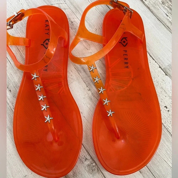 Katy Perry Orange Starfish Studded T Strap Geli Sandals Size 8 NEW - Picture 2 of 12